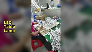 Lampada da scrivania a LED a risparmio energetico dal design moderno