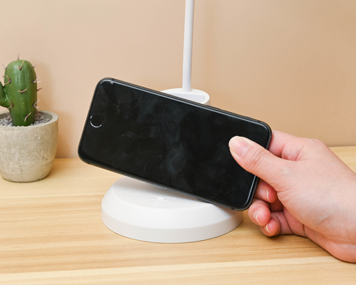 Qualsiasi livello Luminosità Batteria ricaricabile al litio Azionata da una penna a LED Lampada da tavolo