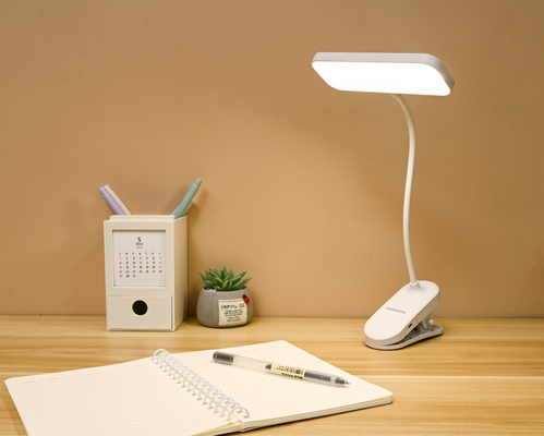 5 Watt Lampada moderna Lampada da tavolo con braccio regolabile Certificazione FCC 5W Potenza Lampade da tavolo per camera da letto
