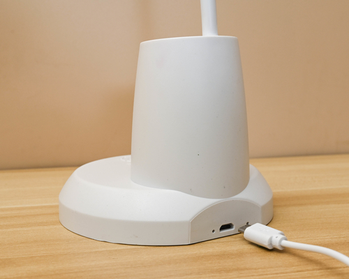Lampada da tavolo USB pieghevole a braccio regolabile con interruttore di controllo tattile