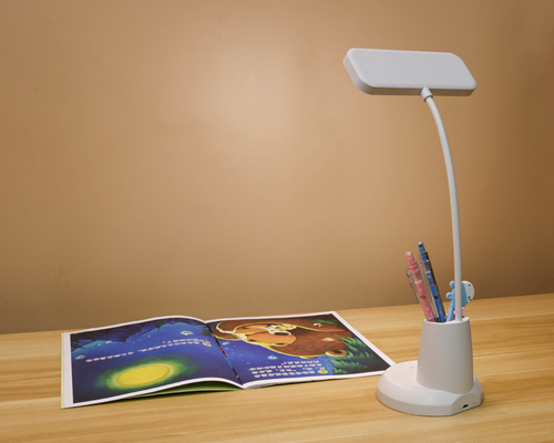 Controllo tattile elegante, lampada da tavolo di ricarica moderna in immagine, palette di colori perfetta