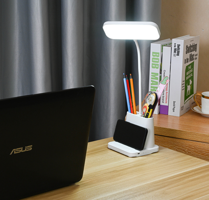 Lampada da tavolo da letto con braccio regolabile