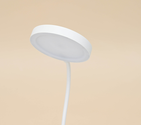 Lampada da tavolo regolabile con tre livelli di luminosità