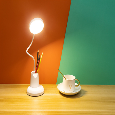 Lampada a LED pieghevole regolabile a tre livelli di luminosità in immagine come colore