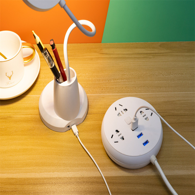 Moderna lampada da tavolo a LED con temperatura del colore regolabile per l'illuminazione ambientale