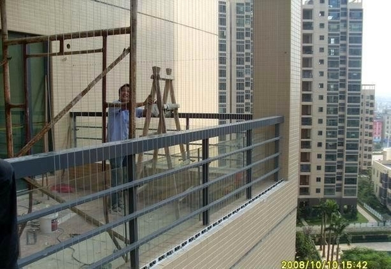 Balcone a griglia invisibile Capacità di carico di 100 kg per un utilizzo massimo dello spazio
