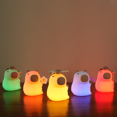 Lampada notturna di design moderno in silicone Capybara portatile USB ricaricabile fonte luminosa a LED controllo tattile Lampada per animali per camera da letto