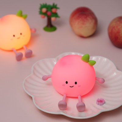 2024 Nuovo Creativo Peach Forma Lampada Notturna Morbida Silicone 7 Colori Cambianti Occhiali Nocciola Notturna Per Bambini Doni Lampada Da Scrivania