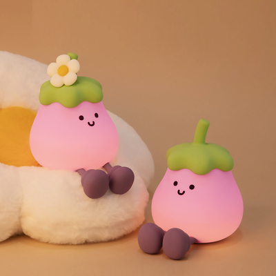 Fabbrica all'ingrosso Cartoon Soft Silicone Luci notturne a LED Piccole melanzane Cute Lampade da letto portatili USB Ricaricabile Lampade notturne per camera da letto