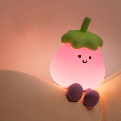 Fabbrica all'ingrosso Cartoon Soft Silicone Luci notturne a LED Piccole melanzane Cute Lampade da letto portatili USB Ricaricabile Lampade notturne per camera da letto