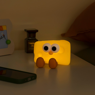 Fabbrica all'ingrosso Formaggio morbido Silicone Lampada per bambini Sensitivo controllo del rubinetto 7 colori singoli Luce notturna per bambini