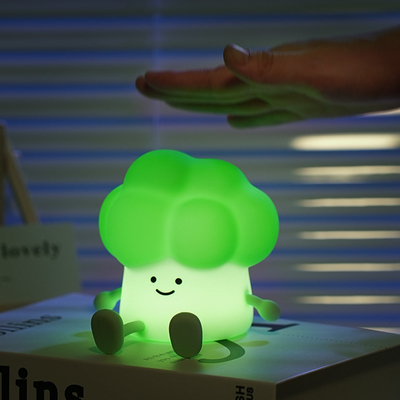 Carino cartone animato Broccoli per accompagnare i bambini a dormire Silicone luce notturna ricaricabile lampada da letto vegetale