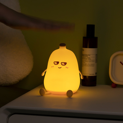 Moderno design Carino Banana Luce notturna ricaricabile Dimmabile LED Piccola lampada da scrivania Divertente Decorazioni da tavolo per l'atmosfera della camera da letto