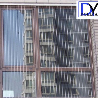 Griglia invisibile in acciaio inossidabile 316 con distanza tra i fili di 5 cm per una facile evacuazione in caso di incendio