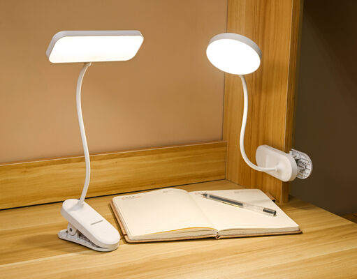 LED Plug Piccola luce portatile USB Intelligente 800mA Lampada da tavolo Anti-abbagliamento Flessibile tubo di apprendimento Luce per camera da letto