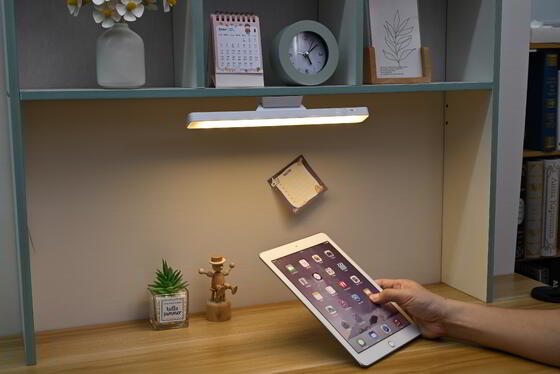 Protezione oculare a LED a forte assorbimento magnetico Ricaricabile 800mA Lampada Luce di raffreddamento Usb Lampade per l'apprendimento