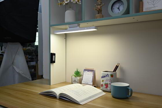 Protezione oculare a LED a forte assorbimento magnetico Ricaricabile 800mA Lampada Luce di raffreddamento Usb Lampade per l'apprendimento