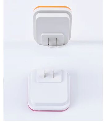 Luci notturne a LED a induzione automatica Lampada da comodino a risparmio energetico Luce notturna multicolore per camera da letto