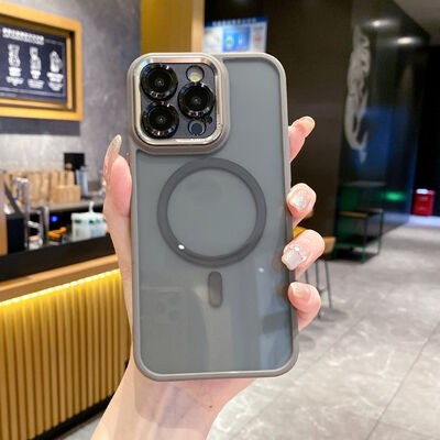 Custodia magnetica semitrasparente antiurto per iPhone 17