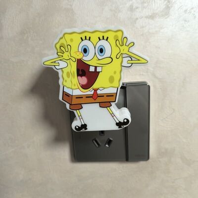 Collegamento a muro nella luce notturna che fornisce un'illuminazione costante ed energetica per più impostazioni