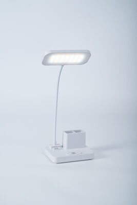 Lampada da scrivania ricaricabile con porta di ricarica USB e tre livelli di luminosità per l'illuminazione dello spazio di lavoro