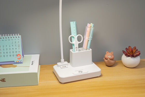 Lampada da scrivania ricaricabile con porta di ricarica USB e tre livelli di luminosità per l'illuminazione dello spazio di lavoro