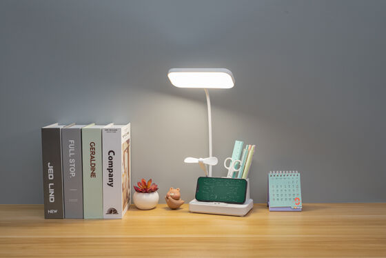 Lampada da scrivania ricaricabile adatta per studio e camera da letto, con risparmio energetico e batteria a lunga durata